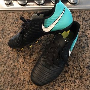 Woman’s Nike Cleats 7.5
